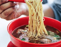 Catat 10 Tempat Kuliner Singapore Yang Halal kuliner Singapore: Seng Kee Black Chicken Herbal Soup