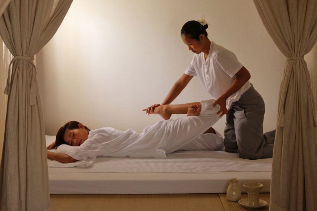 Pijat tradisional Thailand atau Thai Massage adalah kegiatan yang tidak bol...