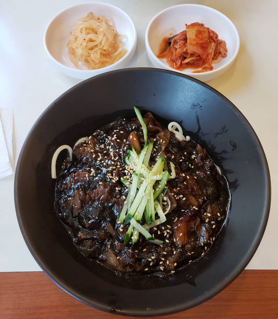 makanan khas korea selatan : jjajangmyeon