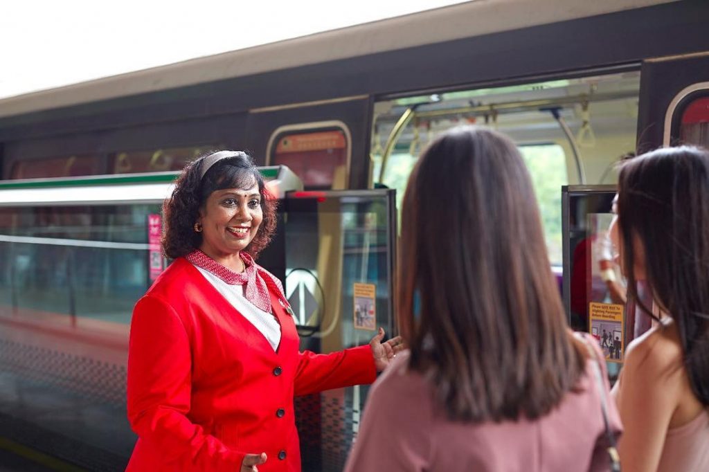 cara naik MRT Singapore: MRT Service