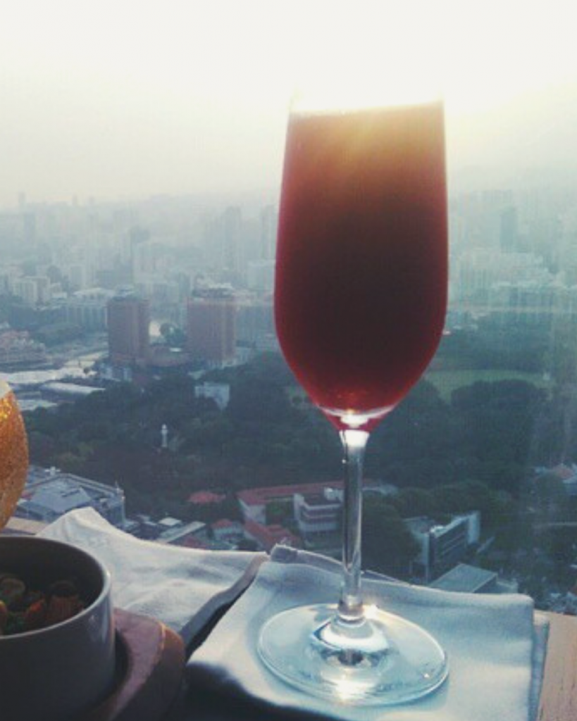 Sunset Singapore : Swissotel City Space Bar