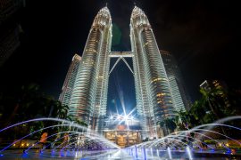 7 Tempat Wisata Kuala Lumpur Yang Harus Ada di Bucket Listmu Tempat Wisata Kuala Lumpur: Petronas