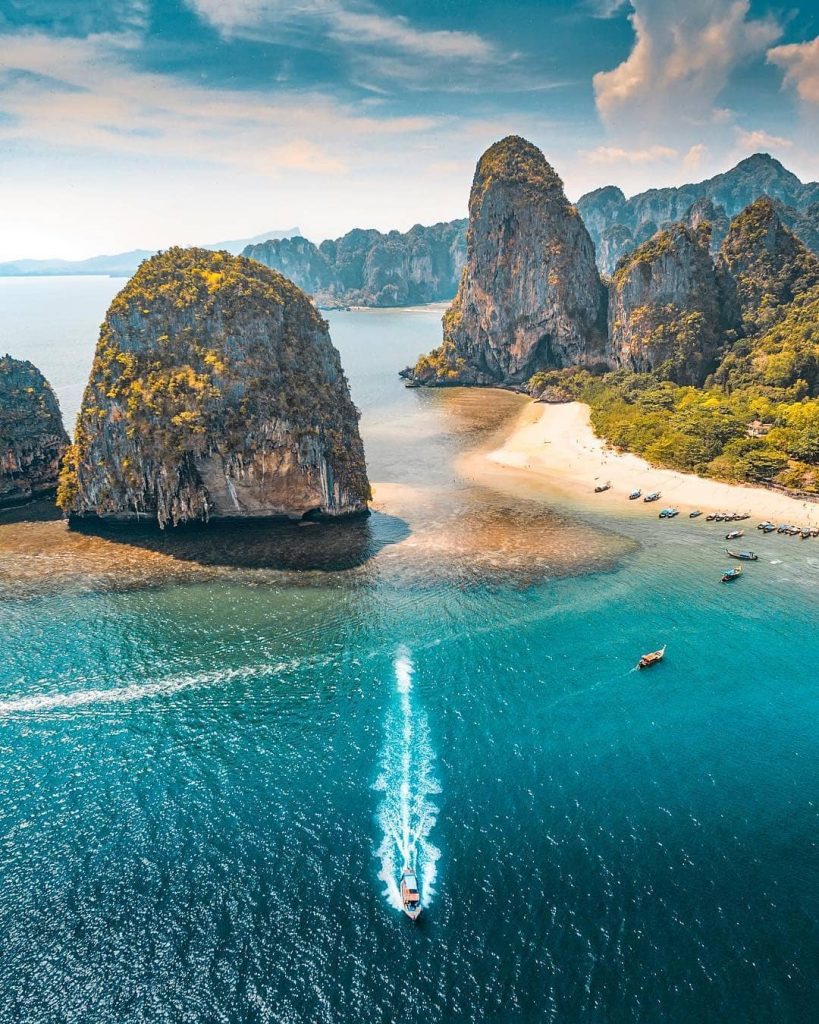 Pantai di Thailand : Speedboat at Railai Beach