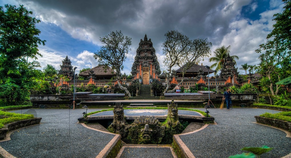 Puri Saren Agung - Foto, Lokasi, Review, Rute & Fasilitas - Befree Tour