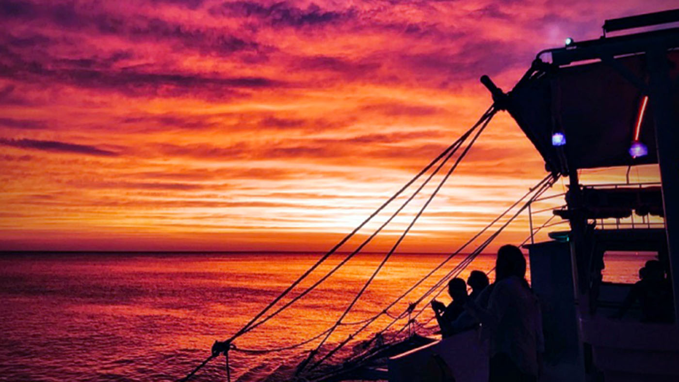 sunset cruise in boracay