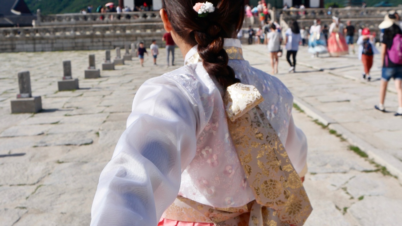 Hanbok Fitting Experience At Gyeongbokgung Palace